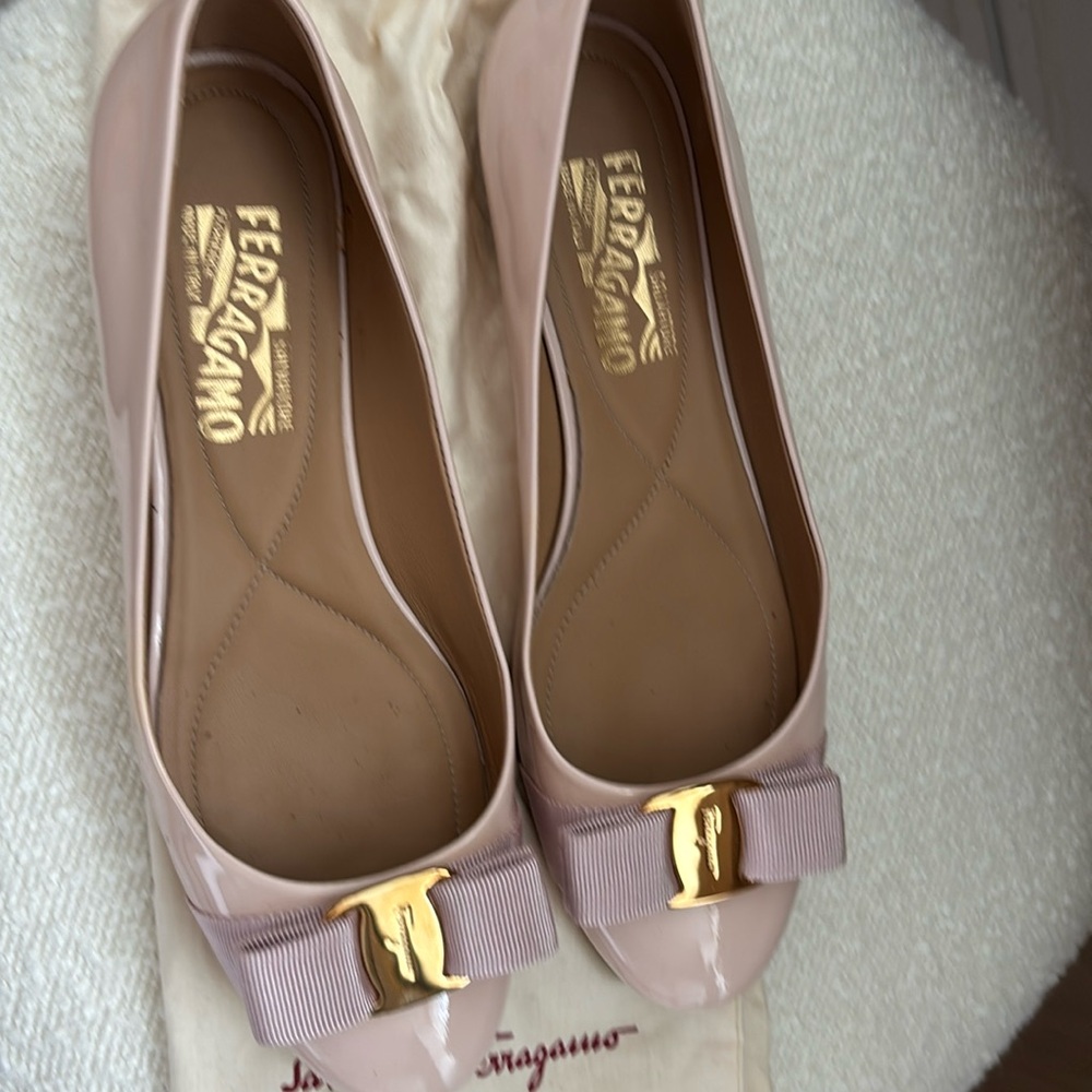 Ferragamo worn twice light pink/blush size 7 1/2 B in excellent condition